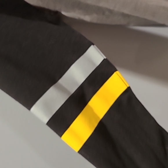 Harry Potter Hufflepuff Baseball Raglan Tee Sz. M - Picture 4 of 6